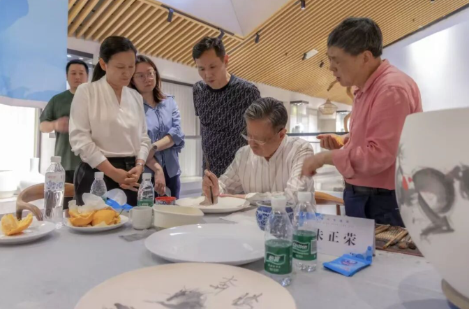 景德镇陶瓷研究院助力“2025艺术与分享”活动成功举办